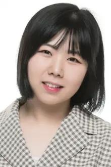 Kim Ga-hee como: Hwa-young