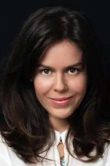 Carolina Varleta como: Estela Ormeño
