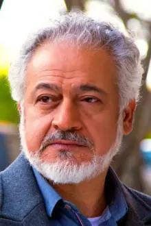 Majid Moshiri como: Reza