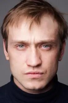 Mikhail Troynik como: Petr