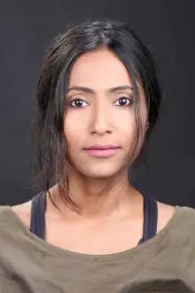 Mia Maelzer como: Jhumpa