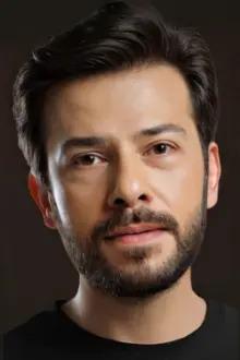 Ahmet Tansu Taşanlar como: Rifat