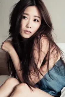 Ariel Ann como: Jiang Xiaoyu