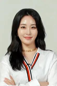 Shin A-young como: Ela mesma