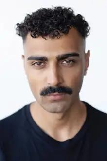 Alexander Abdallah como: Karim