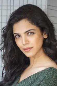 Shriya Pilgaonkar como: Saira
