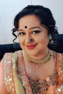 Supriya Shukla como: Urmi