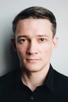 Sergey Gilev como: Svyatoslav Karin
