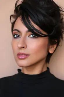 Zehra Fazal como: Talia al Ghul / Reporter 3 (voice)