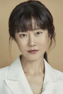 Heo Ji-na como: Mother