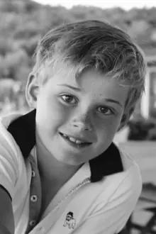 Joshua Wilson como: Shane (Age 8)