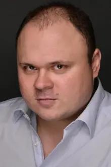 Maksim Maltsev como: Vasiliy Pukhov