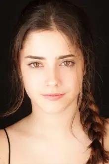 Madalena Aragão como: Luísa