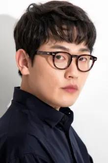 Lee Hae-woon como: Sang-goo
