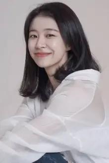 Kim So-min como: Lee So-jung
