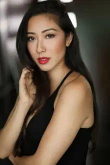 Amanda Wong como: Kendra