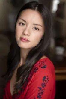 Chye-Ling Huang como: Elsa Arnett
