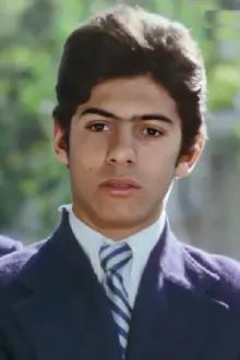 Mohsen Mohey ElDein como: Young brother