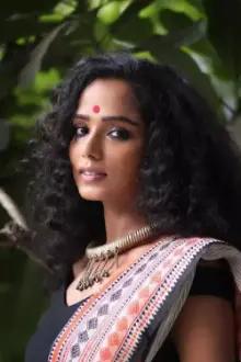 Tuhina Das como: Brinda