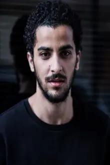 Kassem Al Khoja como: Adnan