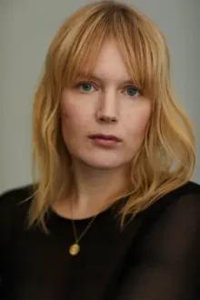 Pia Andersson como: Lotta Lehtovirta, ruotsinopettaja