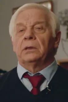 Oleg Almazov como: Igor Konopatskiy - major KGB