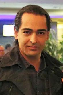 Soroush Goudarzi como: Mohsen Enayat
