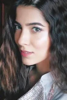 Parina Chopra como: Minaz Kataria