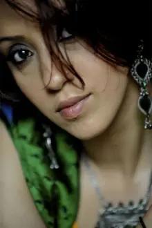 Ishita Arun como: Geetha