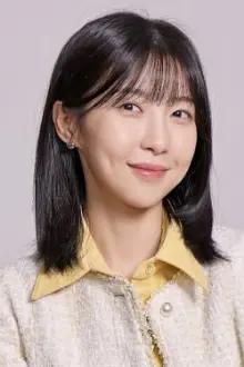 Joo Hyun-young como: Jung Ah-ra