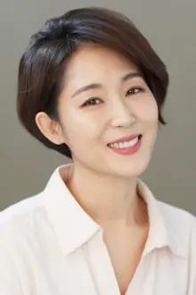 Son Ji-yoon como: Yun Hong