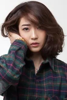 Yoo Ae-Kyeong como: Hee-soo