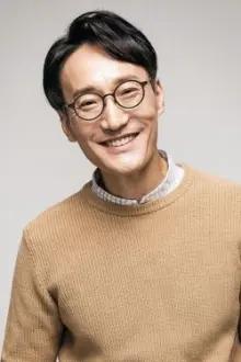 Jeong Jae-seong como: Kim