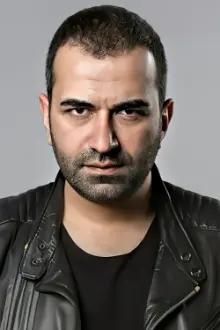 Cengiz Şahin como: Salih