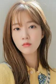 Lee Ji-won como: Lee Ru-ri