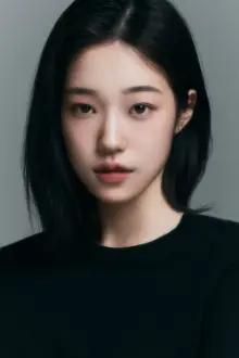 Roh Yoon-seo como: Yoon Kyeon