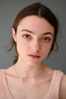 Lily McInerny como: Cécile