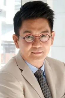 Kriengkrai Oonhanun como: Dr. Takeda