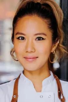 Esther Choi como: Co-Host