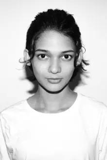 Haniya Nafisa como: Mini
