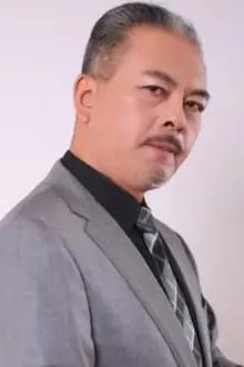 Qian Dawei como: Gu's father