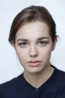 Aleksandra Solovyova como: Sasha