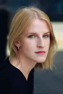 Klara Lange como: Cora
