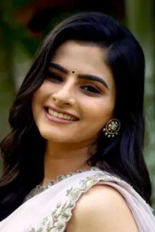 Avantika Dassani como: Sruthi Vasudevan