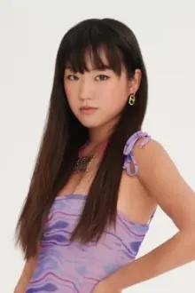 Kate Mina Lin como: Ava