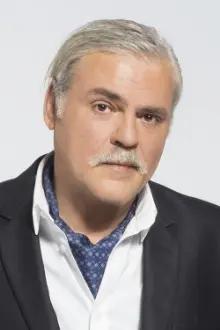 Nikos Karathanos como: Dimitris