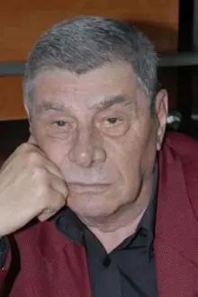 Mitică Popescu como: Dr. Smântânica
