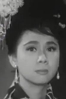 Lam Yim como: Lau Yuet-Kwai