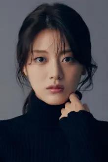 Baek Soo-hee como: Moon Hee-jeong
