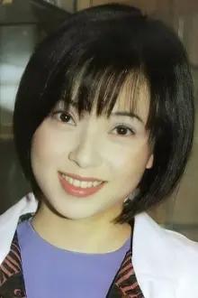 Gigi Fu Ming-Hin como: Akina Chiu [intro]